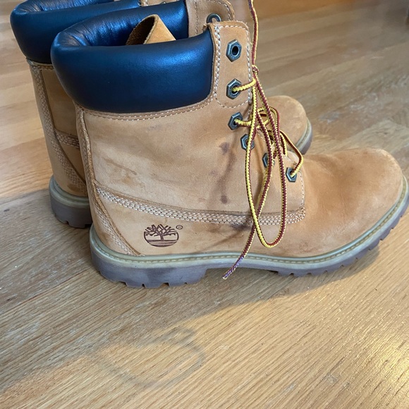Timberland Boots - Picture 2 of 4